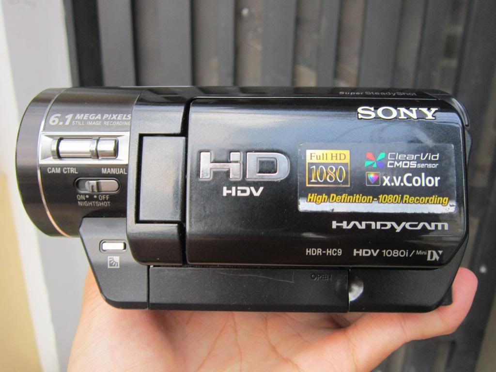 Bán máy quay Sony HDR-HC9 , máy rất đẹp , giá 5tr200k