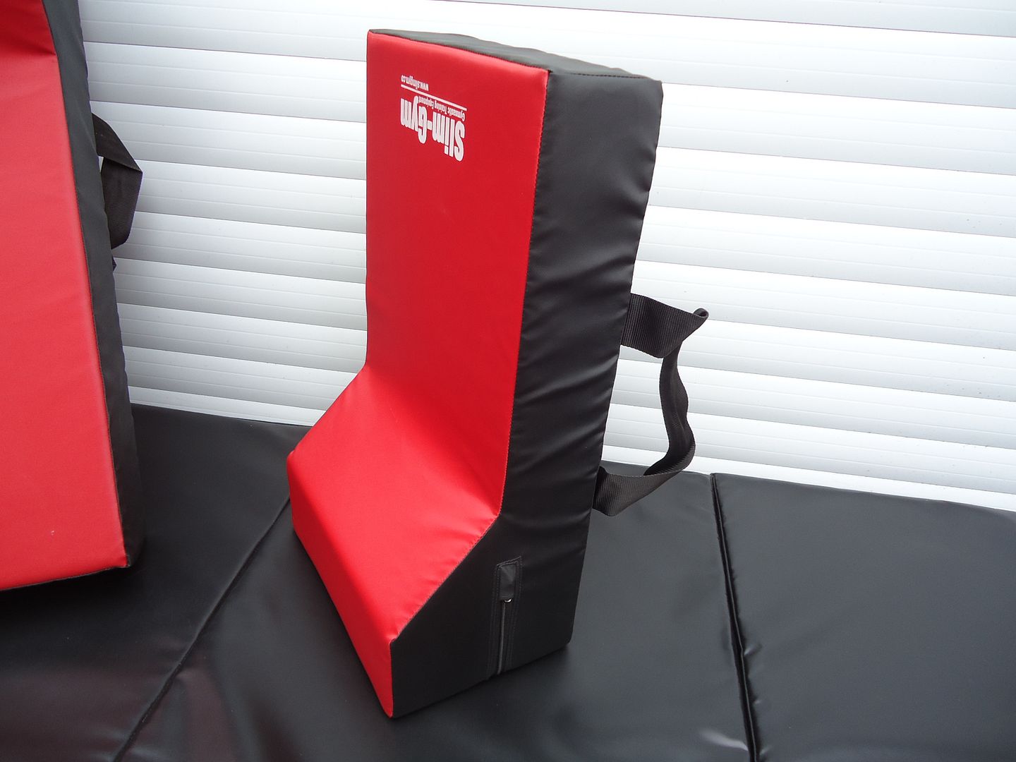 RUGBY RUCKING TACKLE WEDGE SHIELD PAD BY SLIMGYM JUNIOR SIZES