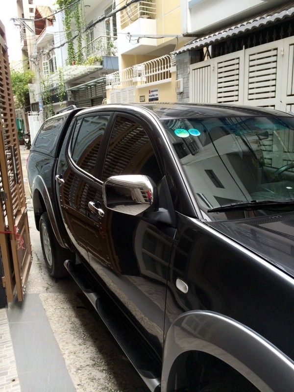 Cần bán chiếc Mitsubishi Triton 2011, máy dầu 02 cầu, AT, màu xám xanh! - 2