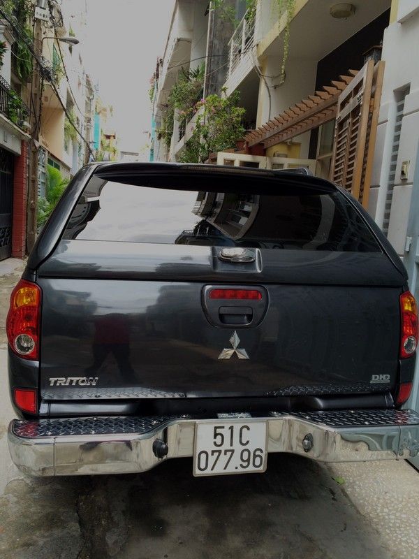 Cần bán chiếc Mitsubishi Triton 2011, máy dầu 02 cầu, AT, màu xám xanh! - 3