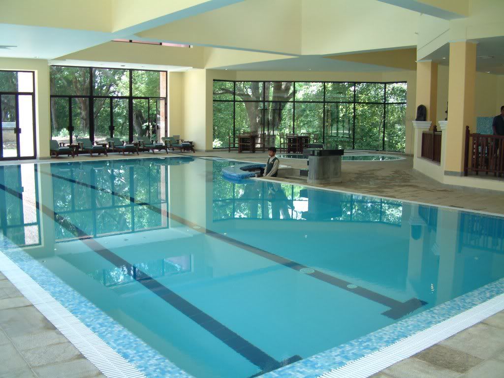 moe indoor pool