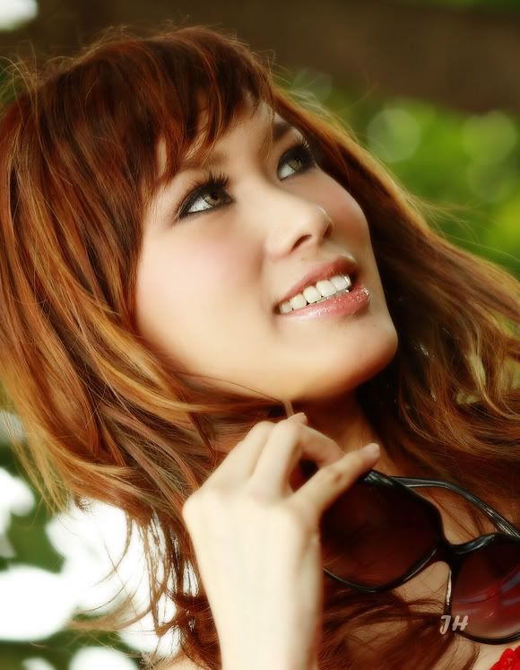 http://i244.photobucket.com/albums/gg34/j_har26/cibubur/EvelynLensacopy.jpg