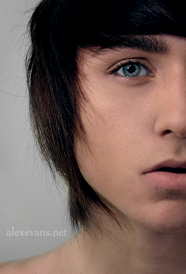 hot emo guys with blue eyes and black. i love lue eyed boys :) love