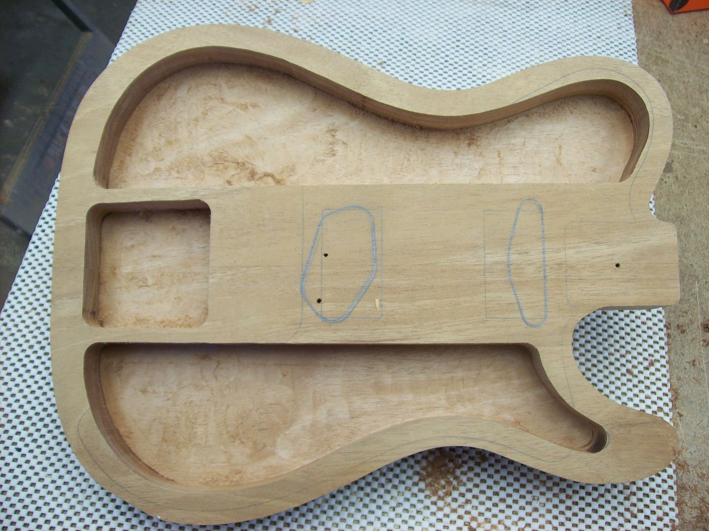 UG Community semihollow building questions