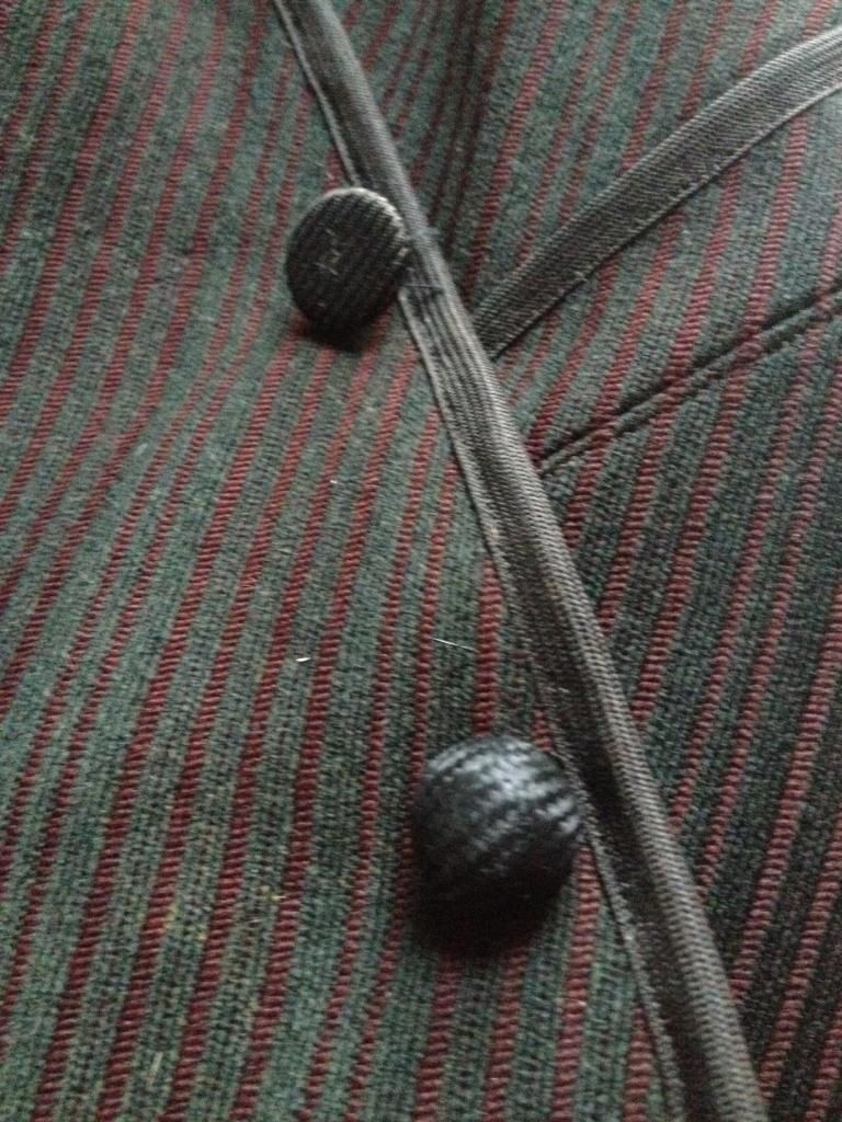 1910_Suit_Vest_Buttons.jpg