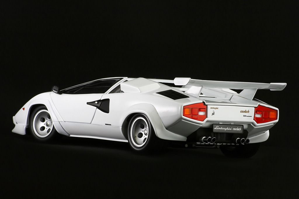 IMAGE: http://i244.photobucket.com/albums/gg8/skodaed/LAMBO%20COUNTACH%20LP%205000/LAMBOCOUNTACHLP500010.jpg