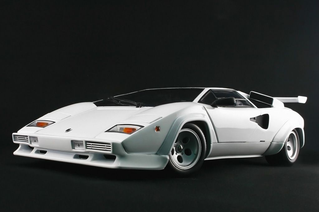 IMAGE: http://i244.photobucket.com/albums/gg8/skodaed/LAMBO%20COUNTACH%20LP%205000/LAMBOCOUNTACHLP50004.jpg