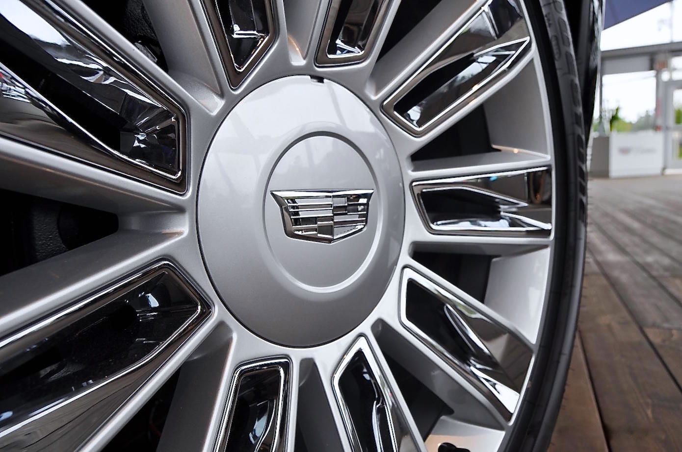 Cadillac Escalade PLATINUM SGG Wheel 22 in New OEM Factory