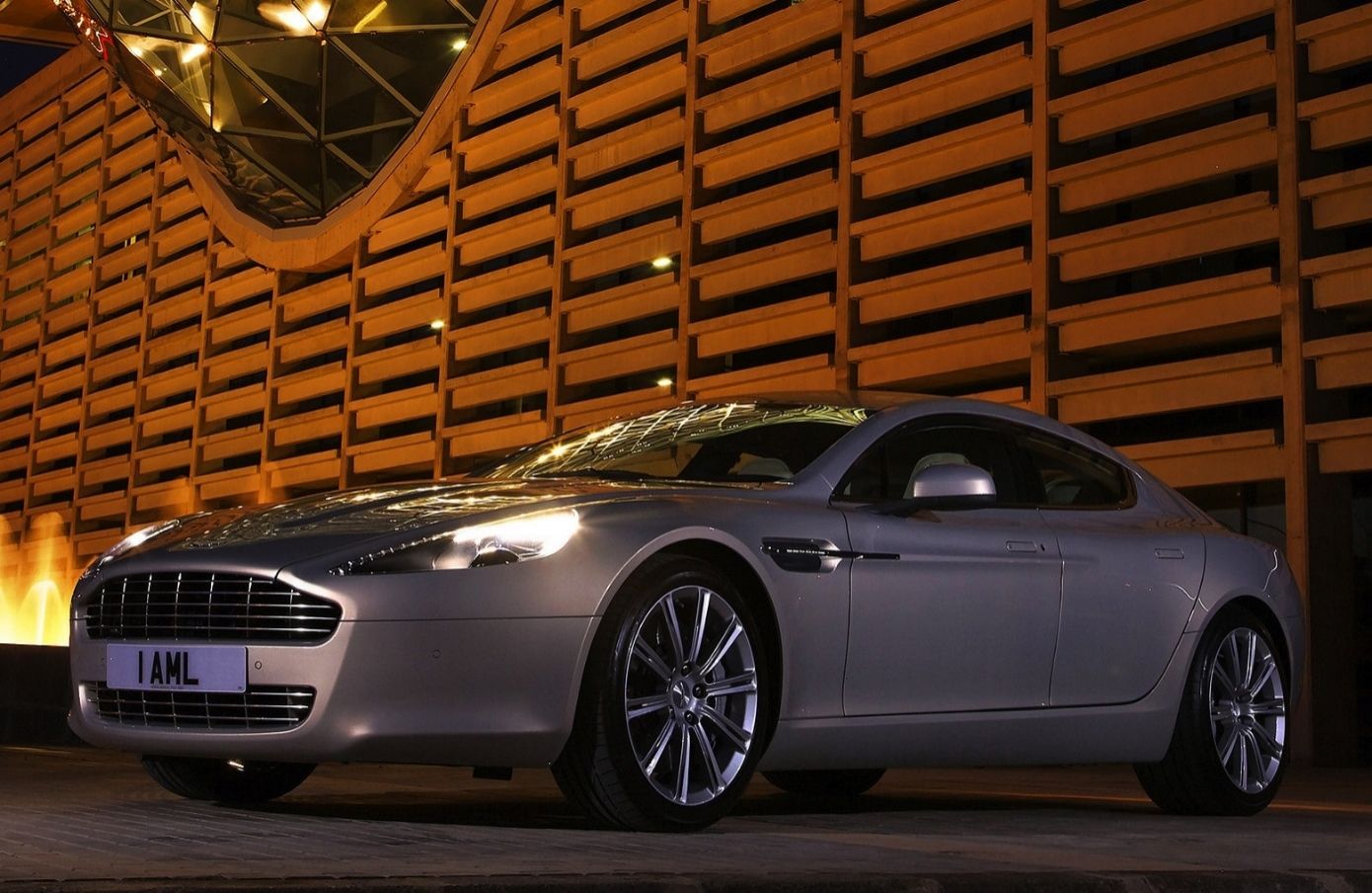 Новая 2011. Aston Martin rapide Женева 2010. Астон Мартин Рапид 2010. Aston Martin rapide s 2010. Серебристый Астон Мартин 2010.